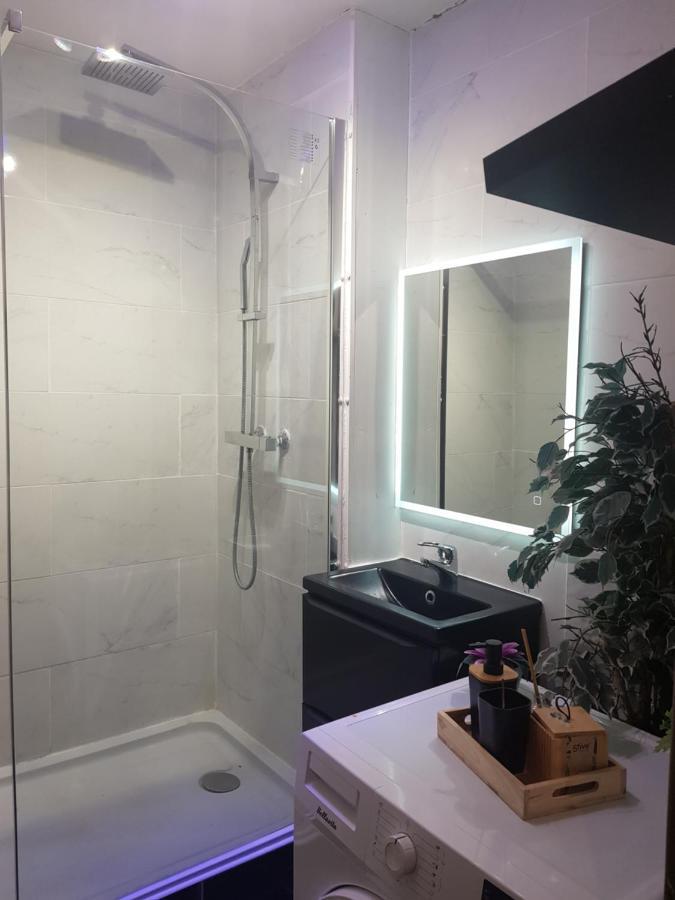 Tout Confort - Clim- Salle De Bain Commune Nimes Ngoại thất bức ảnh