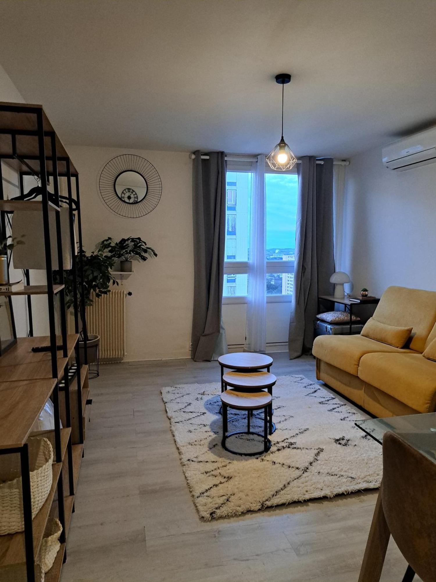 Tout Confort - Clim- Salle De Bain Commune Nimes Ngoại thất bức ảnh