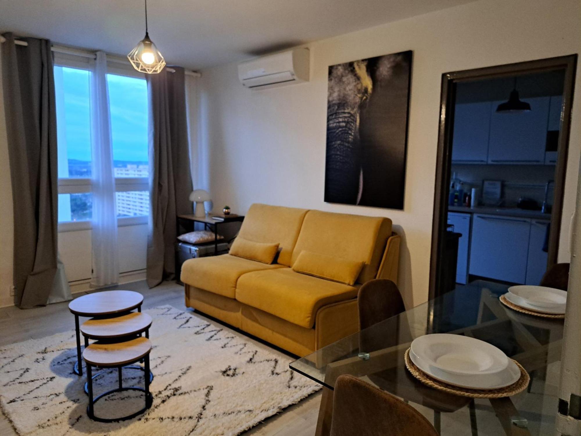 Tout Confort - Clim- Salle De Bain Commune Nimes Ngoại thất bức ảnh